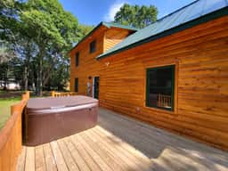 Pocono Log Cabin: Hot Tub & Full Game Room