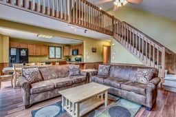 5BR Chalet - Hot Tub, Game Room & Lake Access