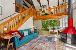 Pocono Tree House with Hot Tub, Privacy & Woods