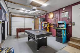 Mountain Oasis: Hot Tub, Arcade & Music Room