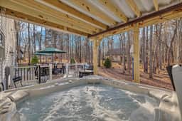 Happy House - Hot Tub, Steam Shower & Game Room