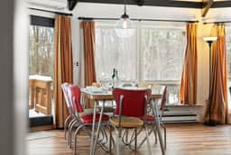 Cozy Cabin Retreat in Lake Naomi Woods