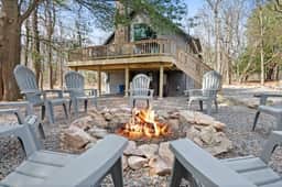 The Birch Chalet: Hot Tub, Fire Pits & Lake Access