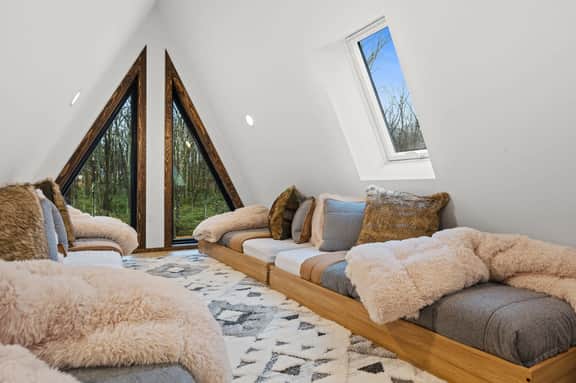 Luxury A-Frame: Hot Tub, Sauna & Views