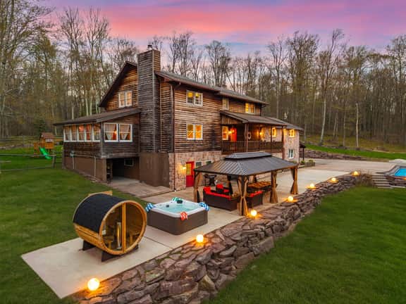 Luxury meets Wilderness in the Heart of Poconos