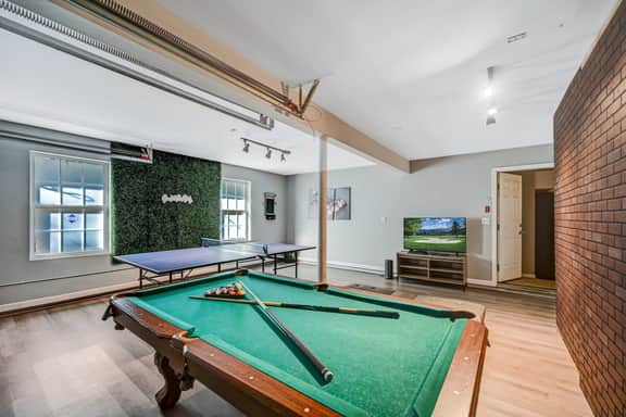 5BR Game House: Hot Tub, Tiki Bar & Lake Access
