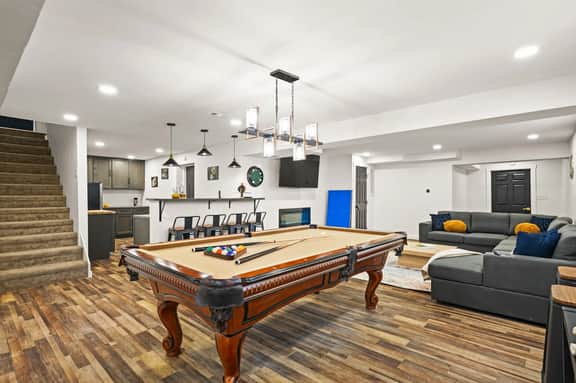 Game Room, Hot Tub, Basketball Court and More!