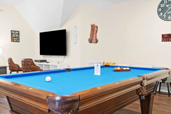 Poconos Retreat: Hot Tub, Game Room & Lake