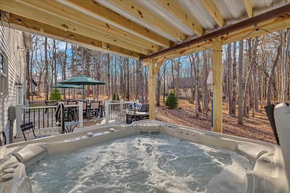 Happy House - Hot Tub, Steam Shower & Game Room