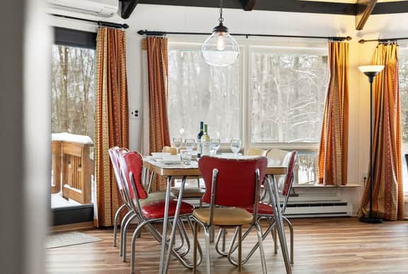 Cozy Cabin Retreat in Lake Naomi Woods