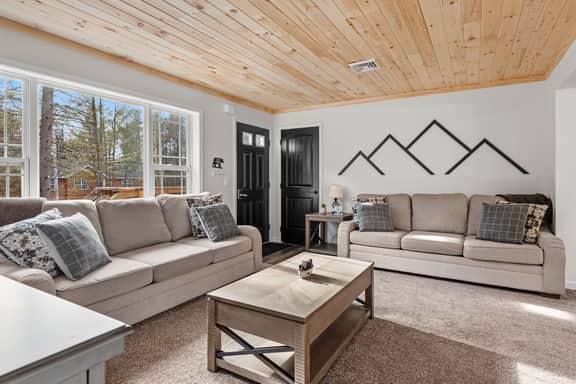 Cozy Cinema Cabin: Theater, Hot Tub & Game Room