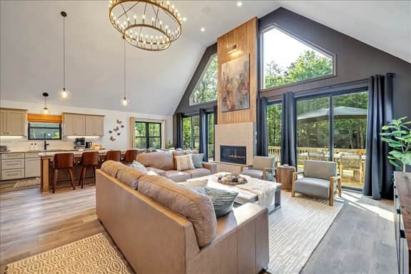 Luxury, Hot Tub, Sauna, Game Room, Dog Friendly