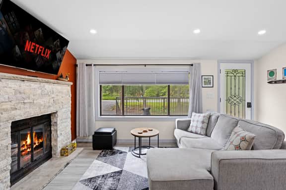 Couple's Cottage: Outdoor Kitchen & Fire Pit