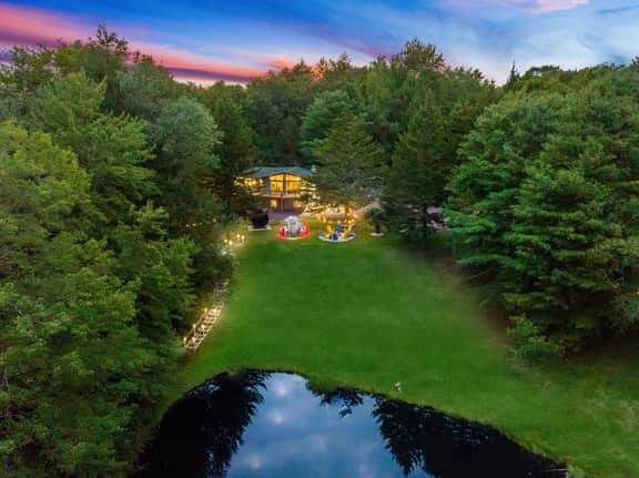 The Lazy Bear Cabin, Dome, Hot Tub, Sauna & More!