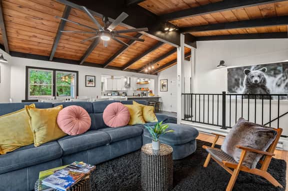 The Lazy Bear Cabin, Dome, Hot Tub, Sauna & More!
