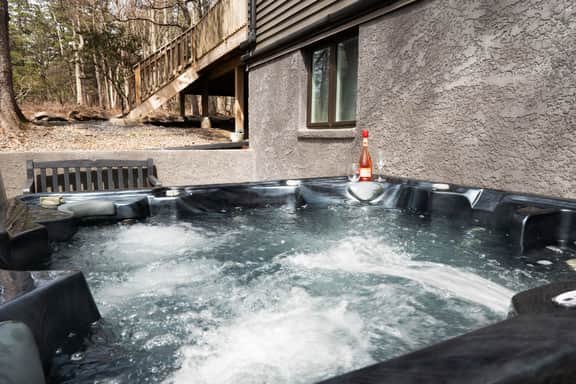 The Birch Chalet: Hot Tub, Fire Pits & Lake Access