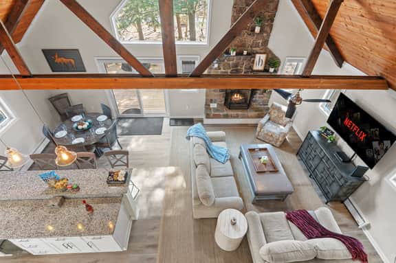 The Birch Chalet: Hot Tub, Fire Pits & Lake Access