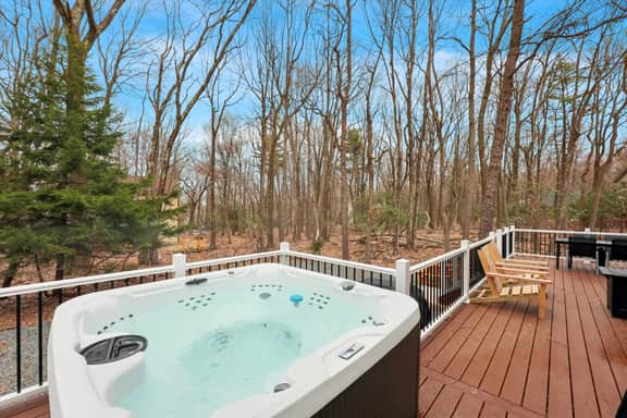 6BR Retreat: Hot Tub, Sauna & Cold Plunge