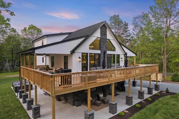 Luxury, Hot Tub, Sauna, Pickleball, Dog Friendly