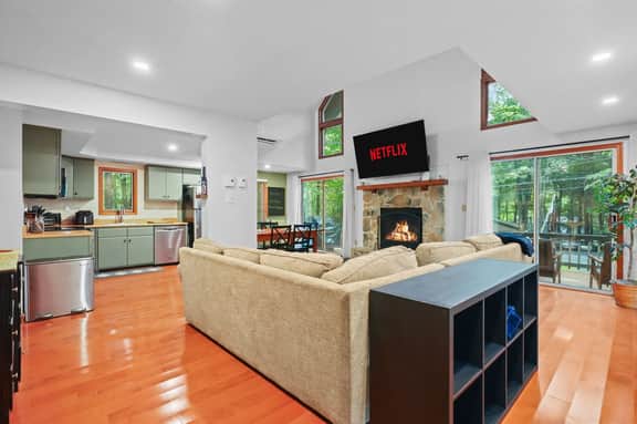 Misty Mountain Chalet - Arcade, Fire Pit & More - Image 3