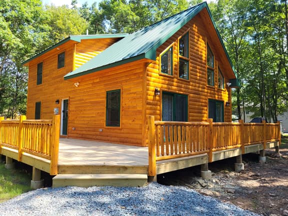 Pocono Log Cabin: Hot Tub & Full Game Room