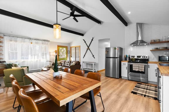 Hot tub, Firepit, Game Room, Seclusion and More!