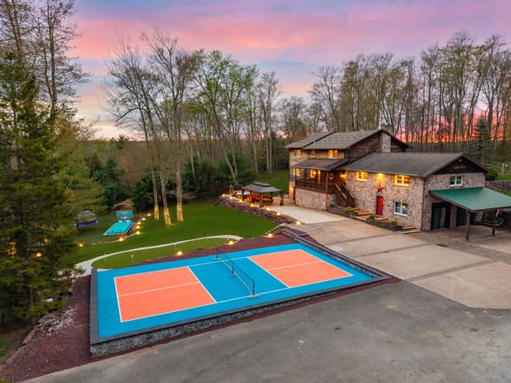 Luxury meets Wilderness in the Heart of Poconos