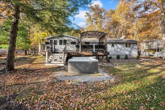 Mountain Home: Hot Tub, Lake Beach & Fireplace