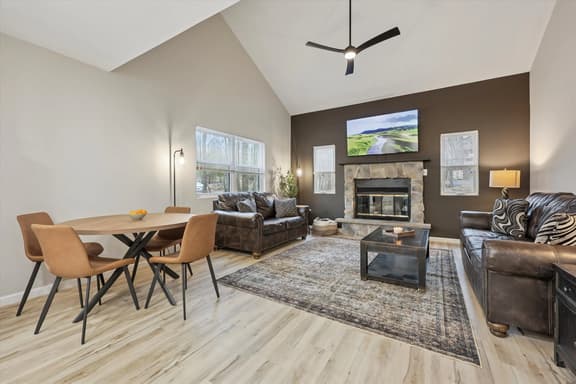 6BR Retreat: Hot Tub, Sauna & Cold Plunge